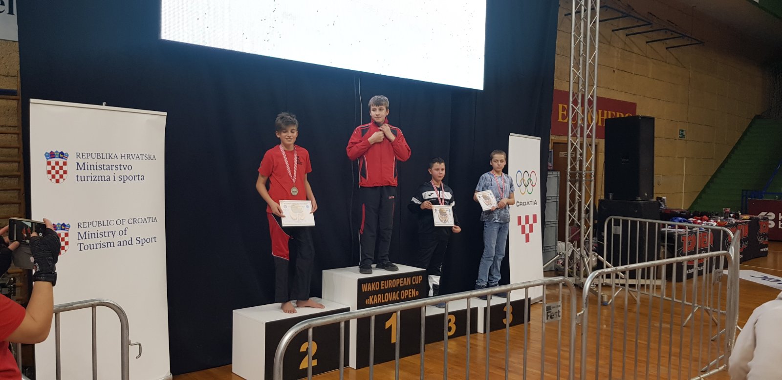 0 02 05 2cece28a8d4a9f5c54fe0e4ccdbf530ae5fe52ef944b0890be6df2faa2c5019f 986a3f9f2e9f66a5