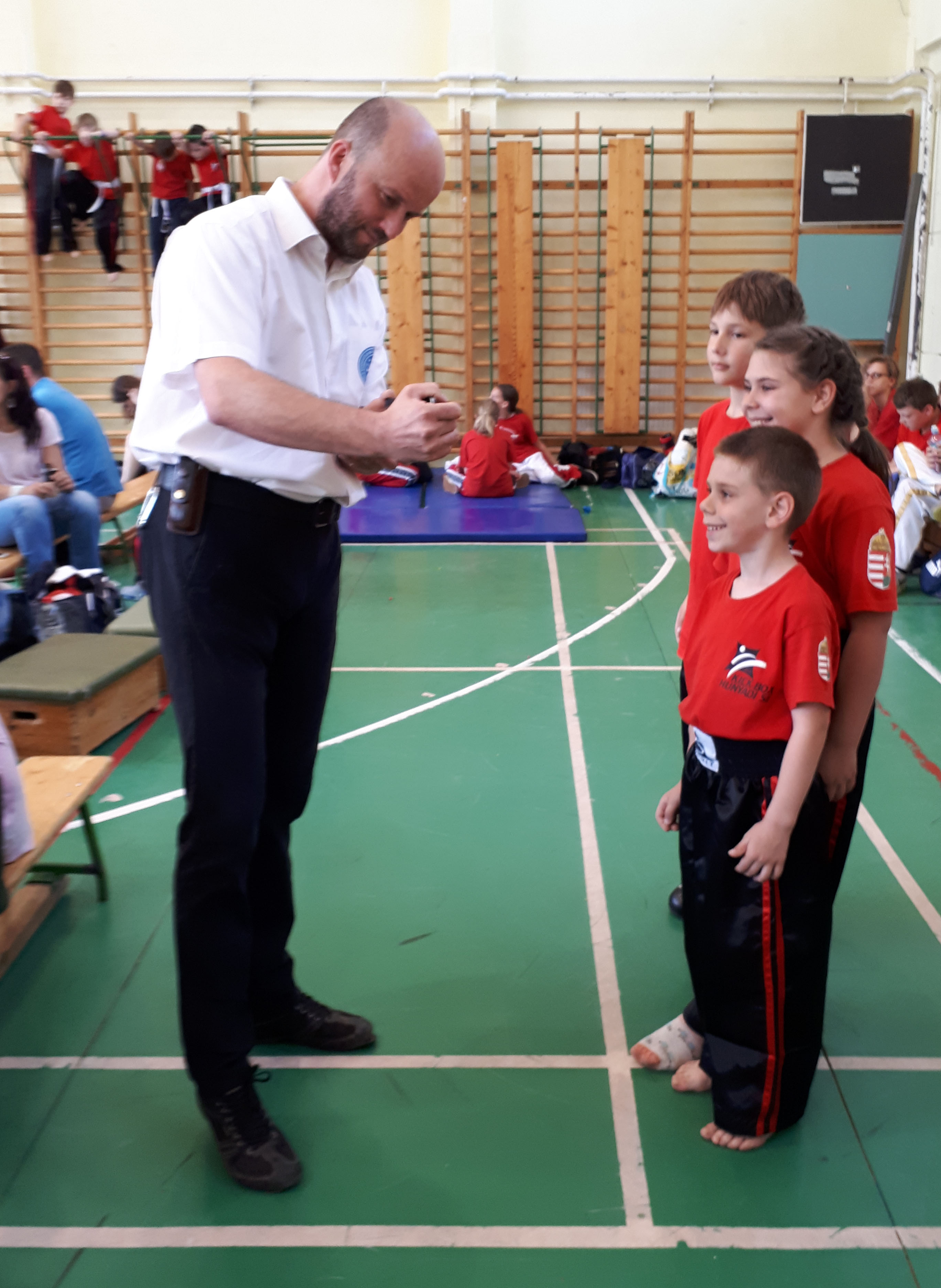 Karesz és a gyerekek