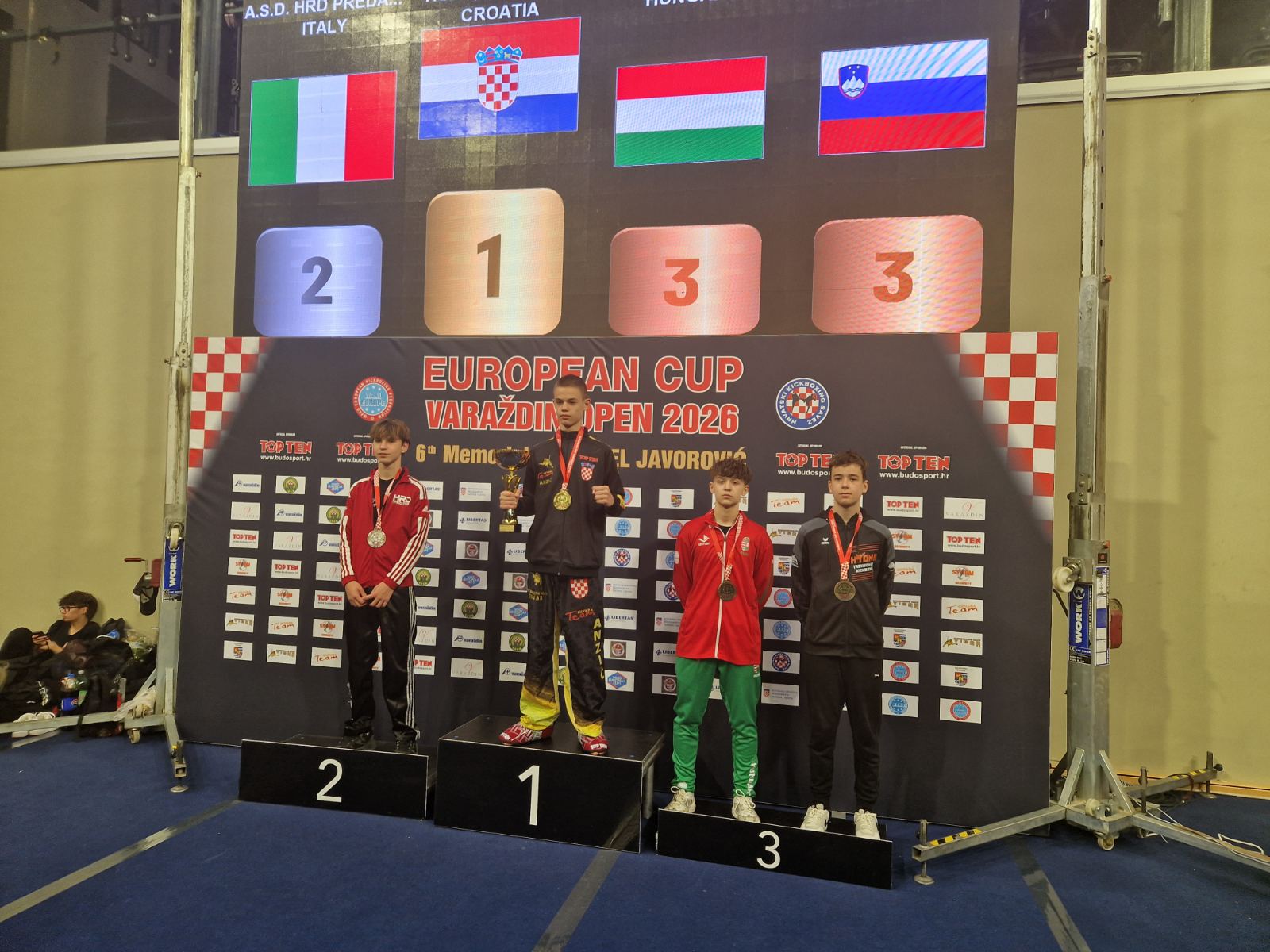 3 va dobogó
